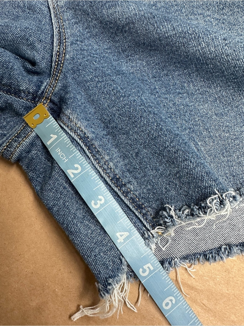 Old Navy Women's Mid Blue Denim Boyfriend Shorts with Frayed Hem - Picture 5 of 5